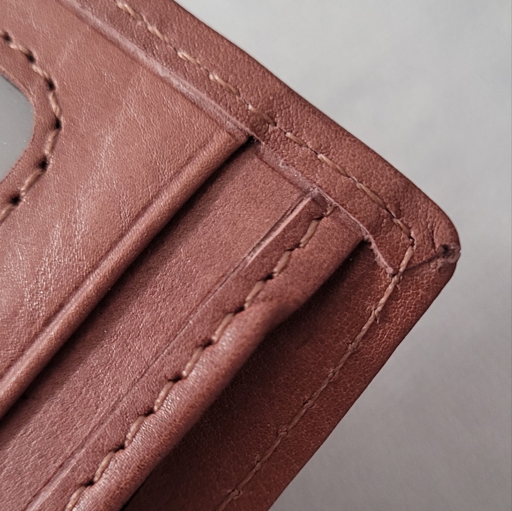 Genuine Leather Wallet & Key Fob Set- Steve Madden - Picture 14 of 16